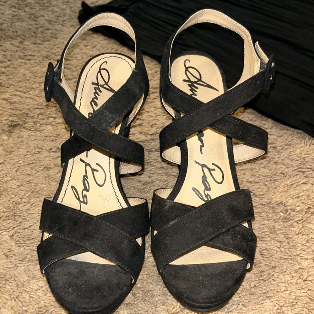Heel shoes